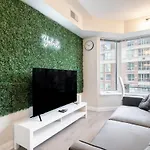 Discounted Elegant Yorkville Suite