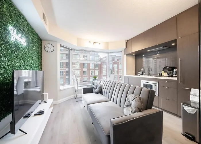 Discounted Elegant Yorkville Suite